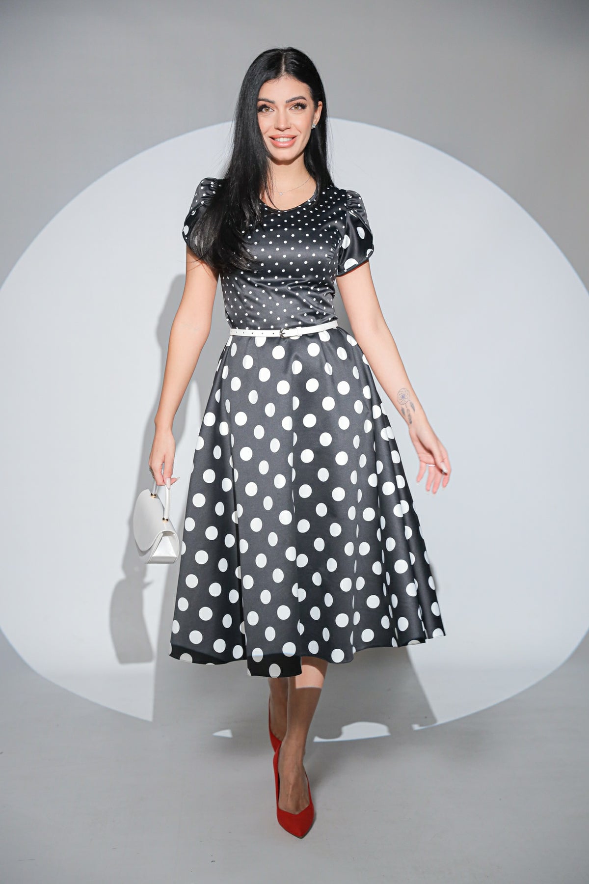 Rochia Dottie Noir cu buline, buzunare si curea