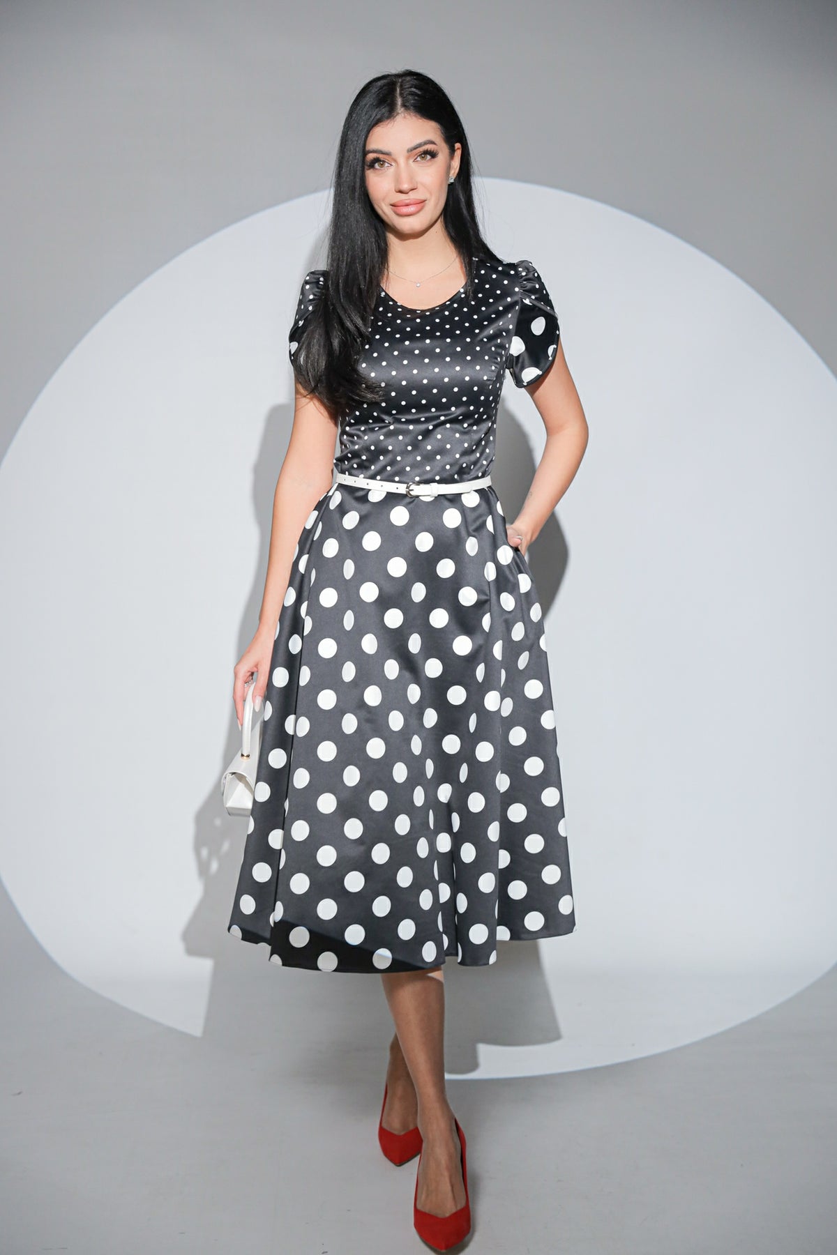 Rochia Dottie Noir cu buline, buzunare si curea