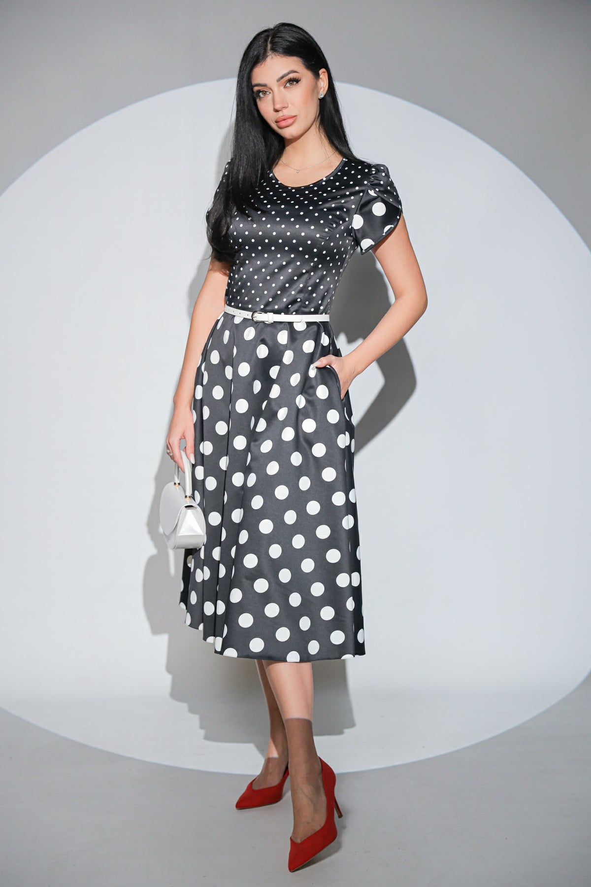 Rochia Dottie Noir cu buline, buzunare si curea