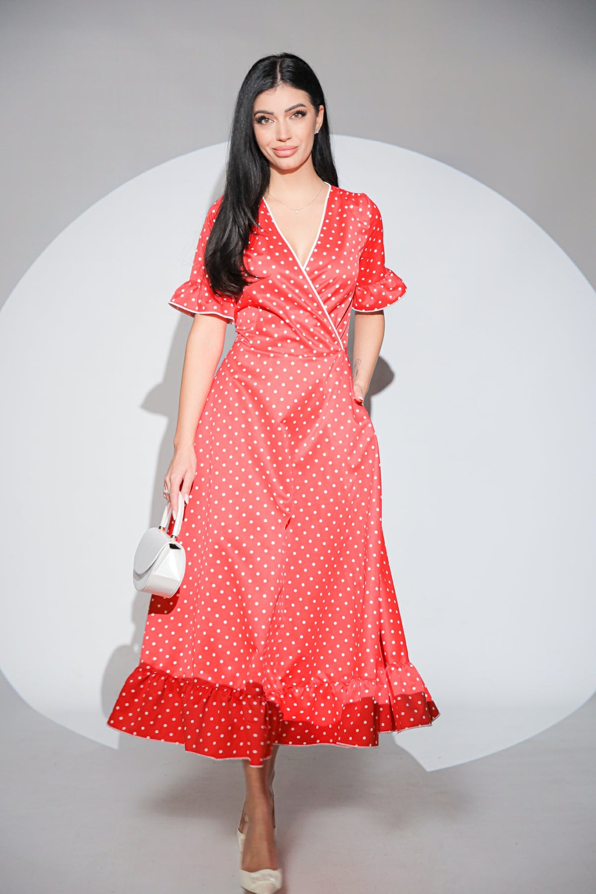 Rochia Dottie Rouge cu buline, volane si buzunare