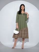 Rochia Chantel din jerseu de bumbac, cu volan animal print, asimetric