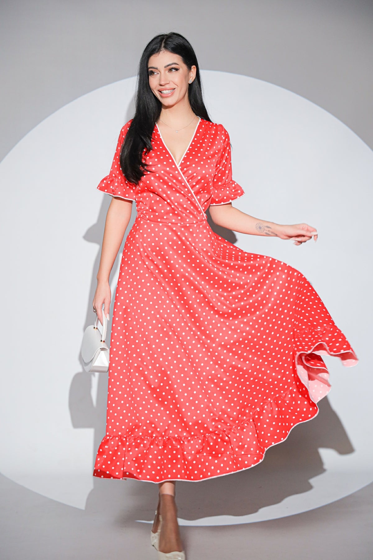 Rochia Dottie Rouge cu buline, volane si buzunare