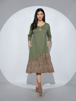 Rochia Chantel din jerseu de bumbac, cu volan animal print, asimetric