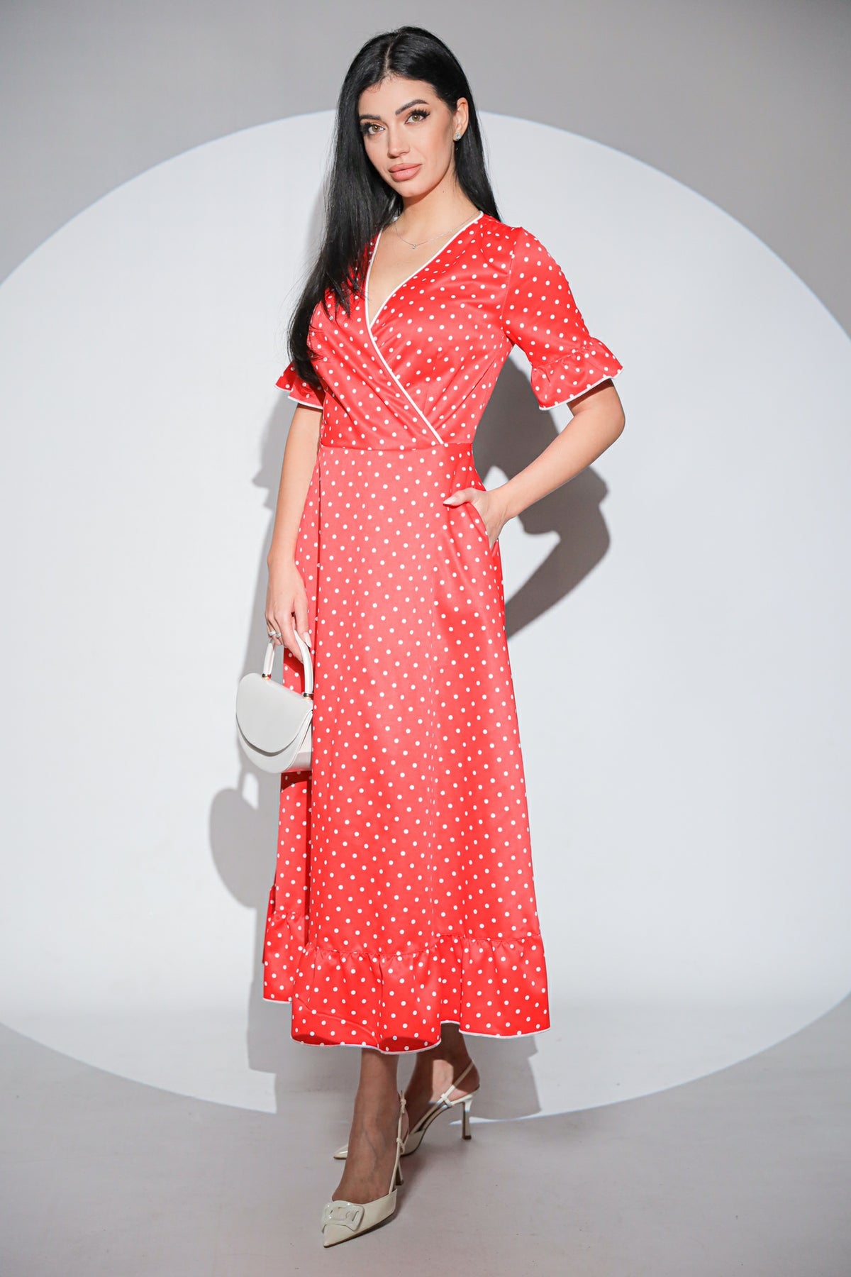 Rochia Dottie Rouge cu buline, volane si buzunare