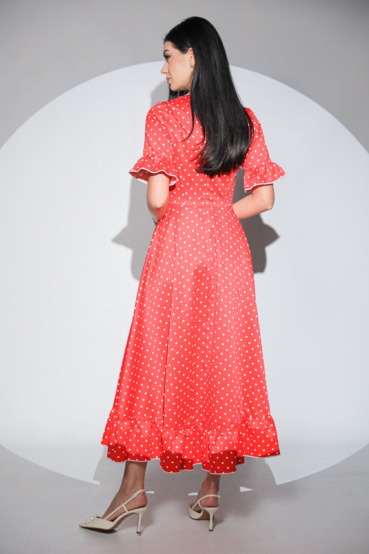 Rochia Dottie Rouge cu buline, volane si buzunare