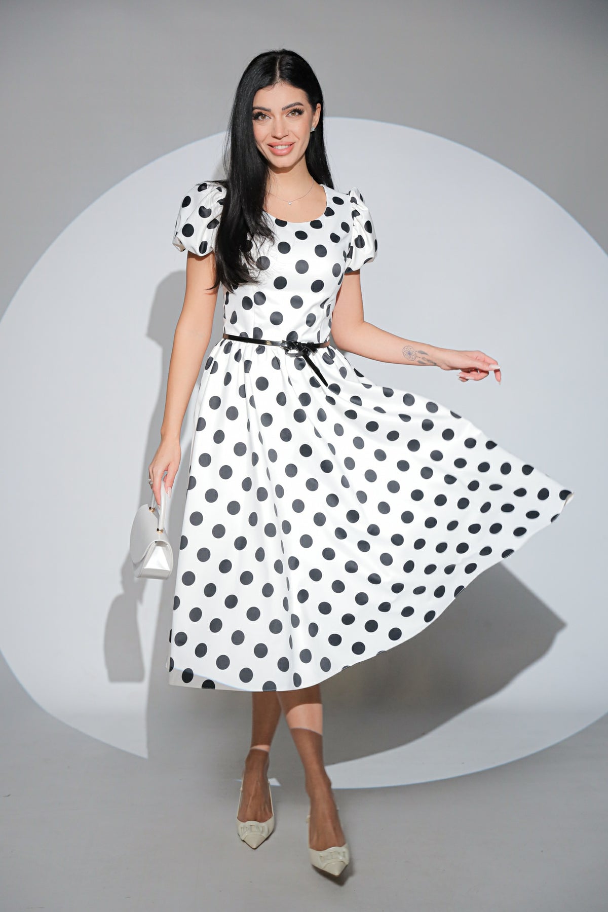 Rochia Dottie Blanc cu buline, buzunare si curea