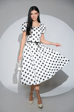 Rochia Dottie Blanc cu buline, buzunare si curea