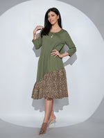 Rochia Chantel din jerseu de bumbac, cu volan animal print, asimetric