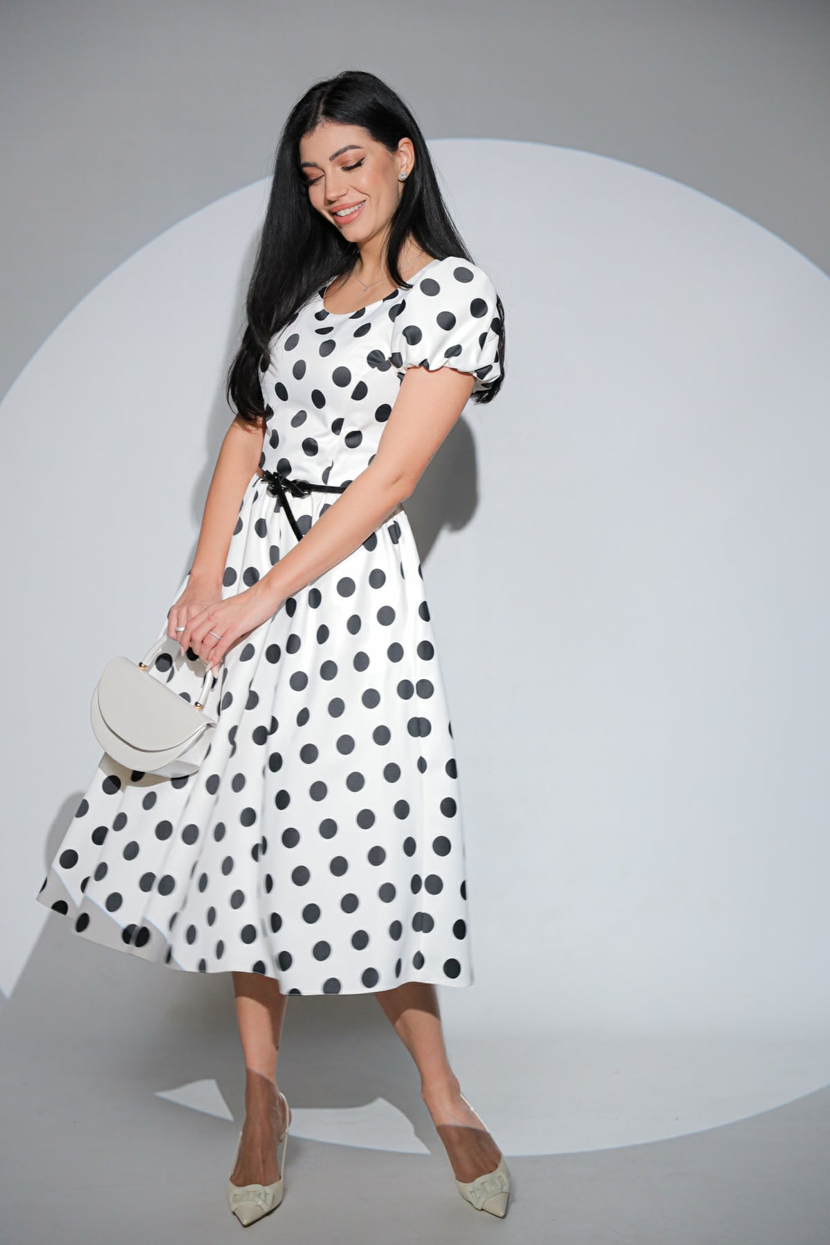 Rochia Dottie Blanc cu buline, buzunare si curea