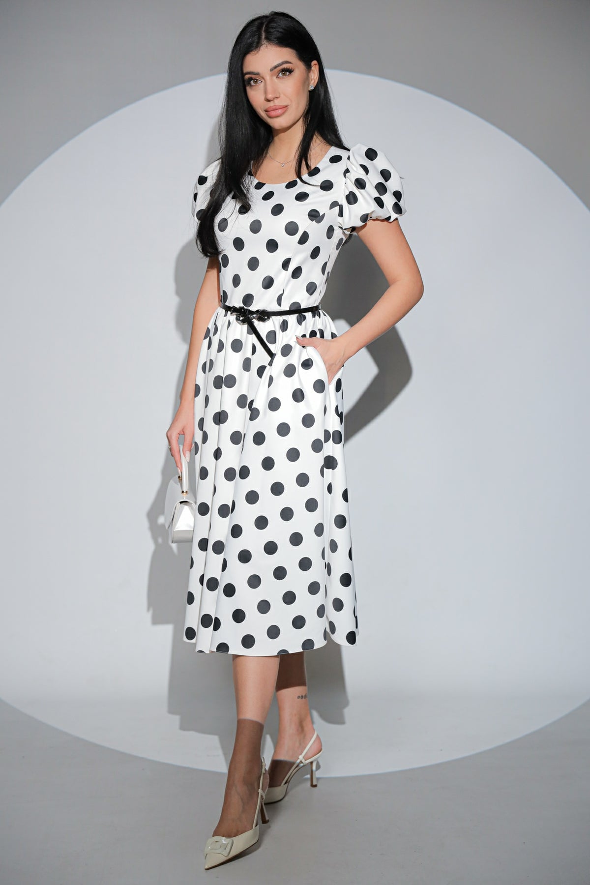 Rochia Dottie Blanc cu buline, buzunare si curea