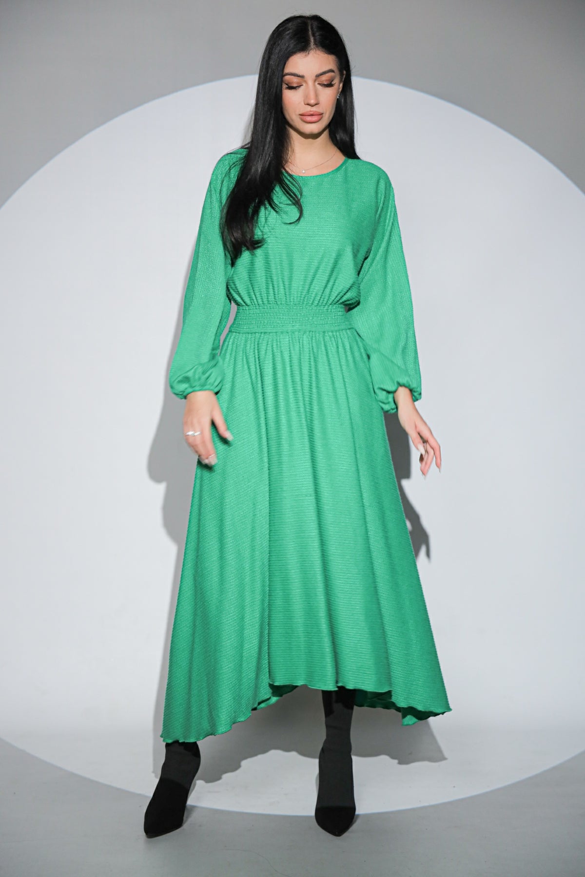 Rochia Rosalinda verde din jerseu gros cu viscoza, croi lejer si asimetric