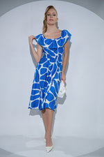 Rochia Breeze din viscoza, cu umeri goi, volan si imprimeu albastru abstract