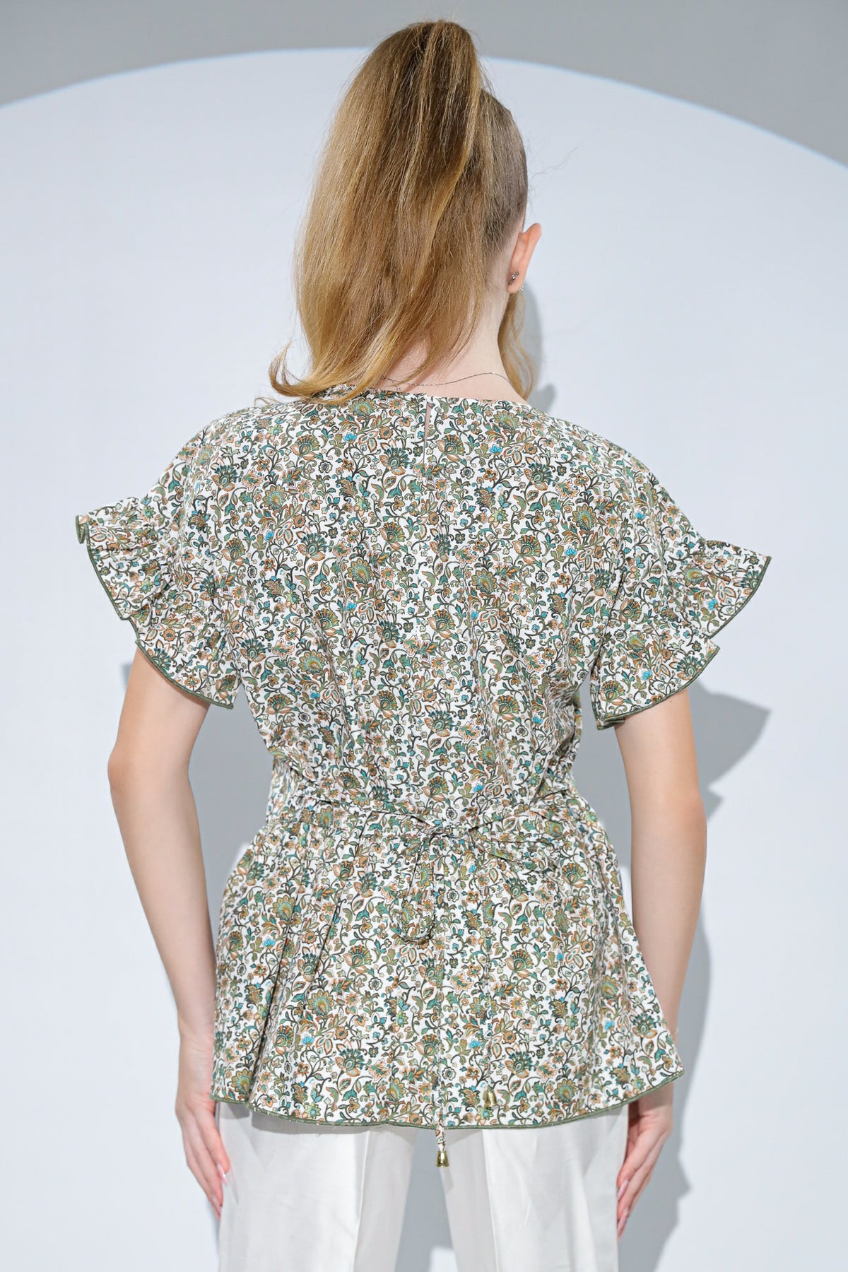 Bluza Elise din bumbac cu imprimeu floral, volane si snur de legat in talie