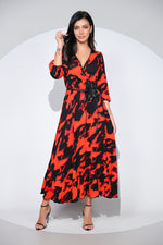 Rochia Leona Red din viscoza imprimata rosu cu negru, cu croi petrecut la piept si volan