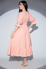 Rochie Viva Romantic Peach din bumbac, cu guler crosetat, talie tip corset, volan si buzunare
