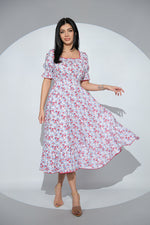 Rochia Lilibelle din bumbac alb cu imprimeu floral, decolteu patrat si volan