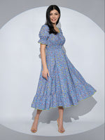 Rochia Lilibelle albastra, din bumbac imprimat cu fluturi, decolteu patrat si volan