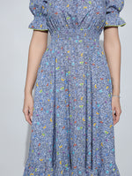 Rochia Lilibelle albastra, din bumbac imprimat cu fluturi, decolteu patrat si volan