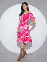 Rochia Joy din viscoza fucsia, cu imprimeu floral si umeri goi