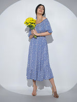 Rochia Sicily din viscoza cu imprimeu grafic, maneci clopotel si volan