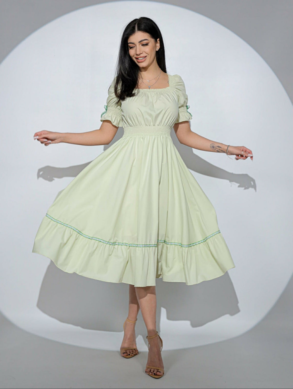 Rochia Lilibelle vernil, din bumbac, cu decolteu patrat si volan