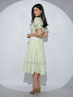 Rochia Lilibelle vernil, din bumbac, cu decolteu patrat si volan