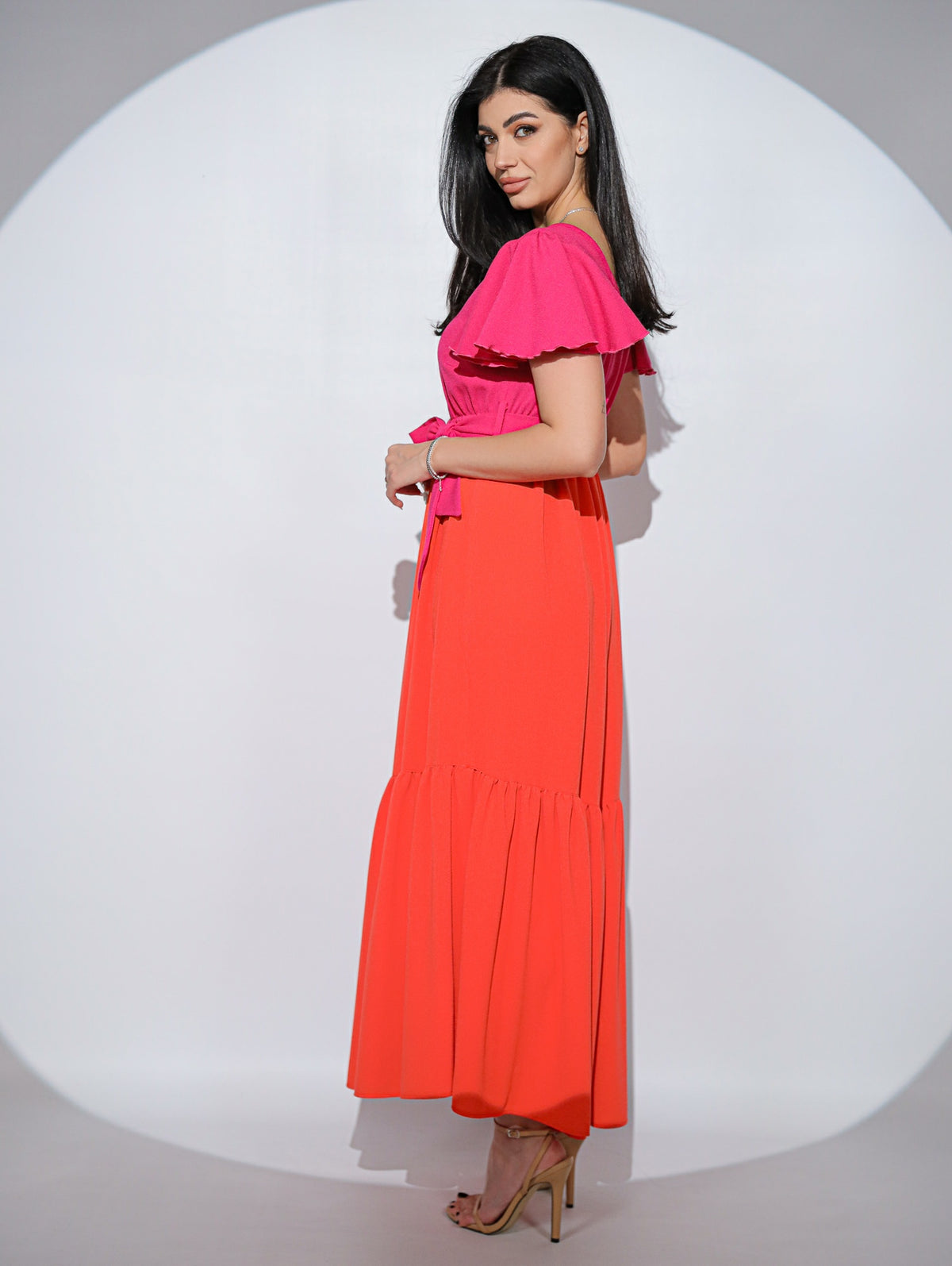 Rochia Jully din tripluvoal, lunga, cu volan si cordon