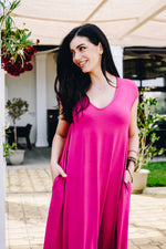 Rochia Dolce Venice Fuchsia din jerseu fluid cu decolteu in V si tiv asimetric | Monielle