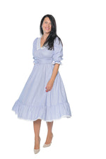 Rochie Viva Romantic Blue din bumbac, cu guler din dantela alba, talie tip corset, volan si buzunare | Monielle