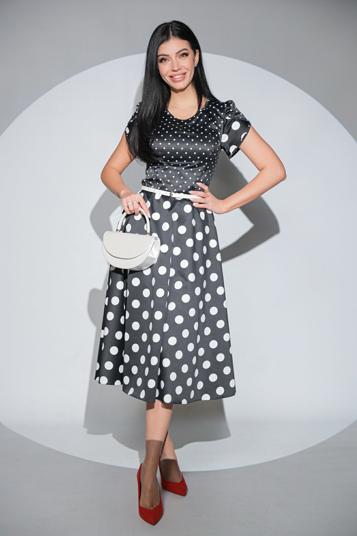 Rochia Dottie Noir cu buline, buzunare si curea