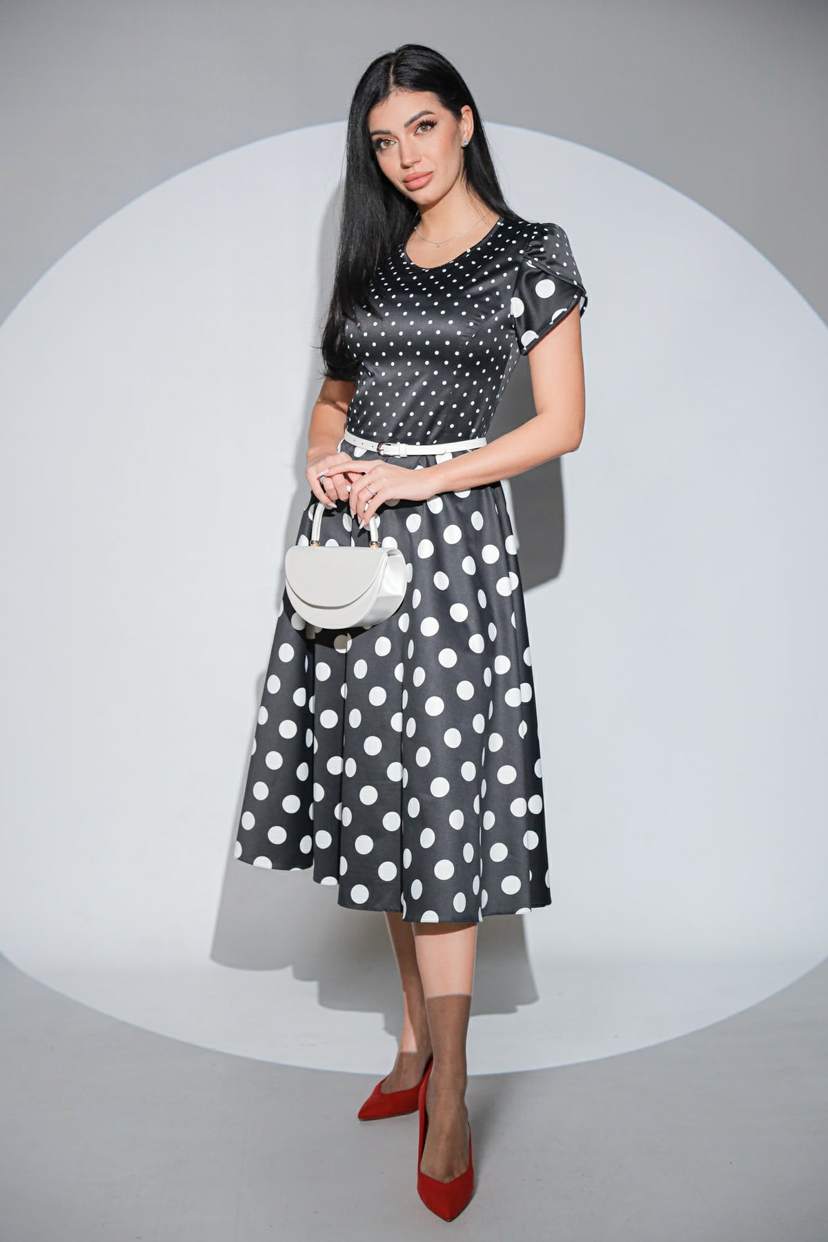 Rochia Dottie Noir cu buline, buzunare si curea