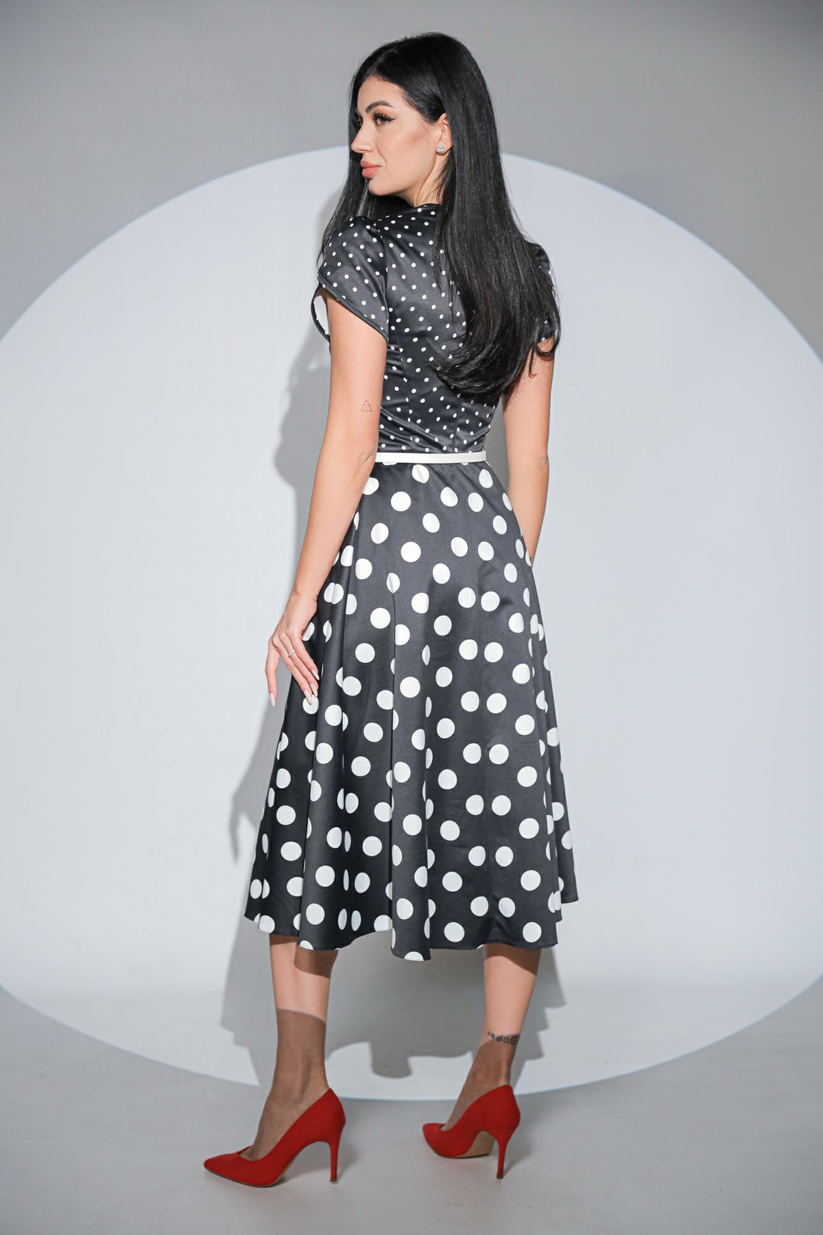 Rochia Dottie Noir cu buline, buzunare si curea