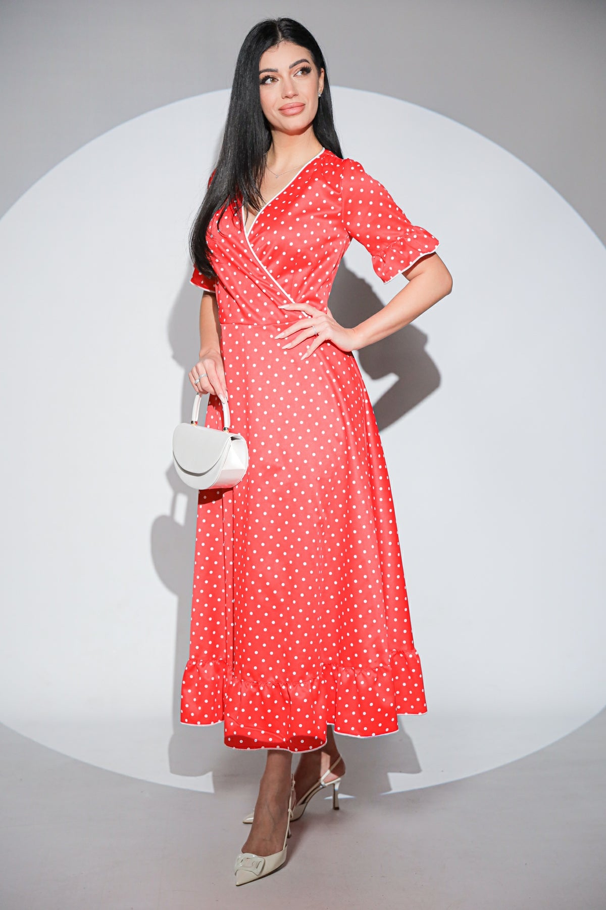 Rochia Dottie Rouge cu buline, volane si buzunare