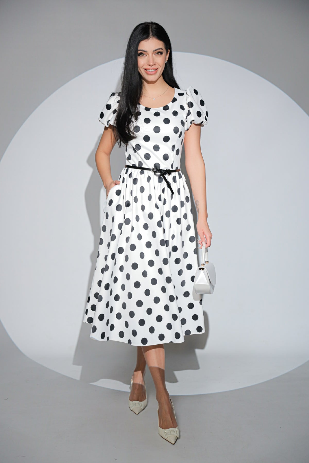 Rochia Dottie Blanc cu buline, buzunare si curea