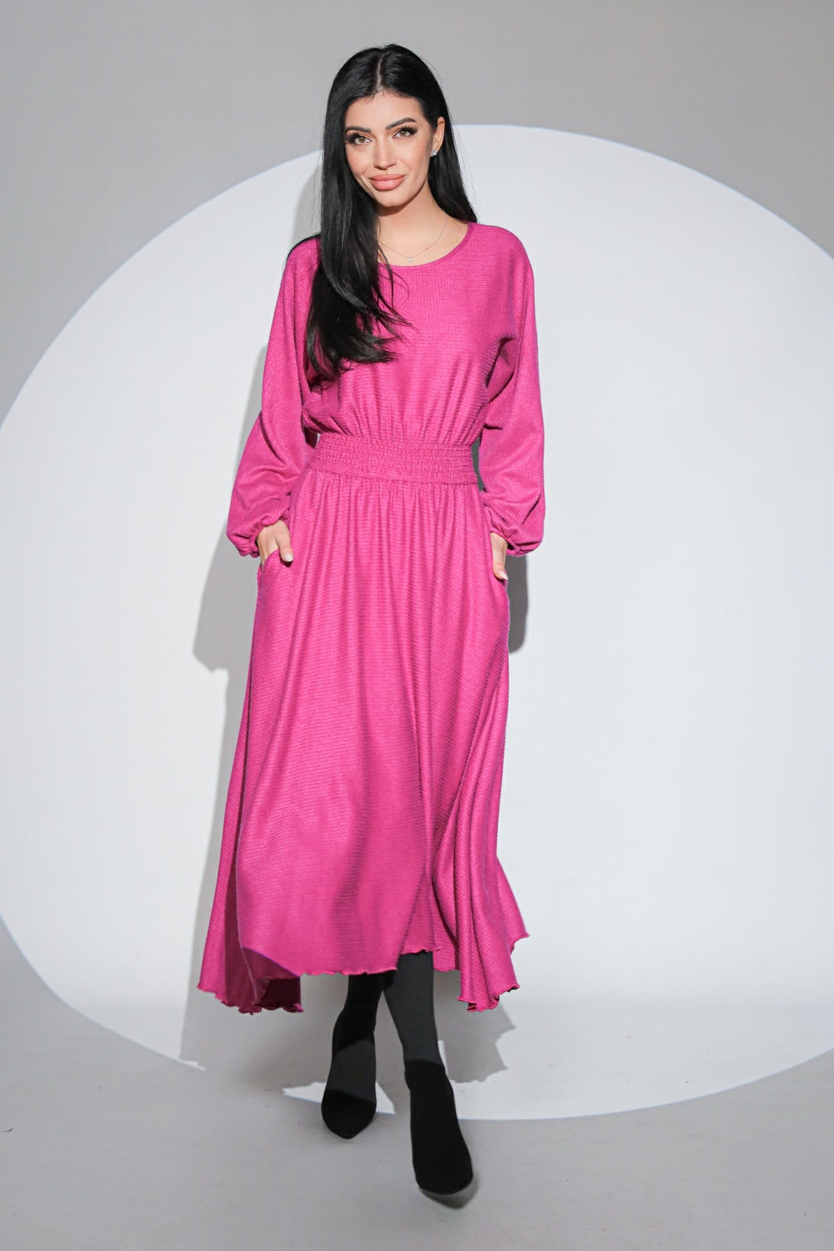 Rochia Rosalinda fuchsia din jerseu gros cu viscoza, croi lejer si asimetric