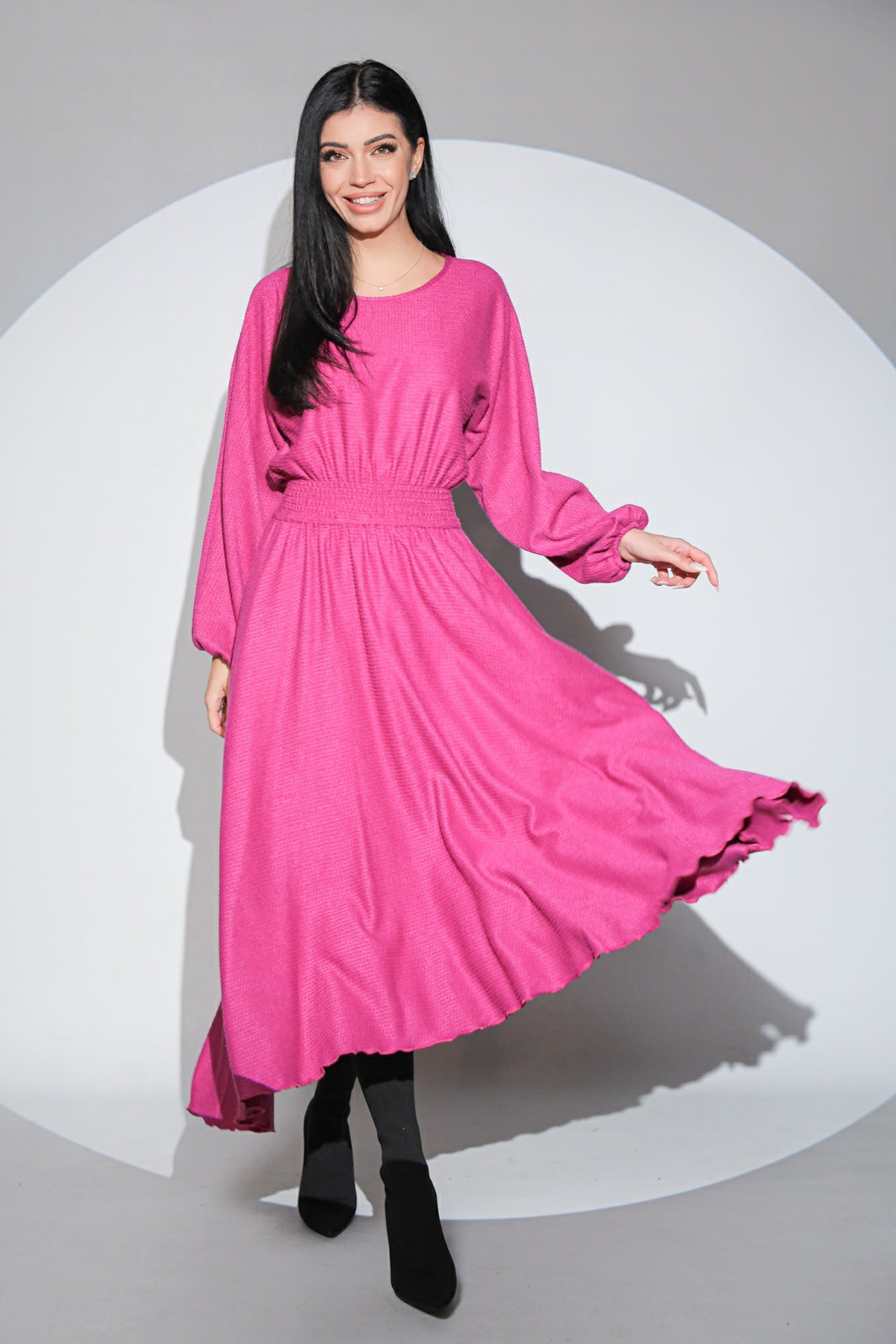 Rochia Rosalinda fuchsia din jerseu gros cu viscoza, croi lejer si asimetric