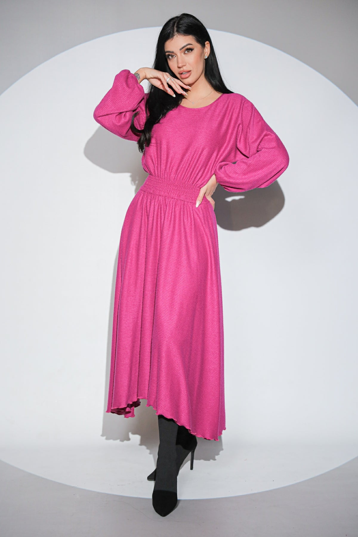 Rochia Rosalinda fuchsia din jerseu gros cu viscoza, croi lejer si asimetric