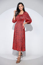 Rochia Nalani din satin rosu cu imprimeu animal print si talie elastica