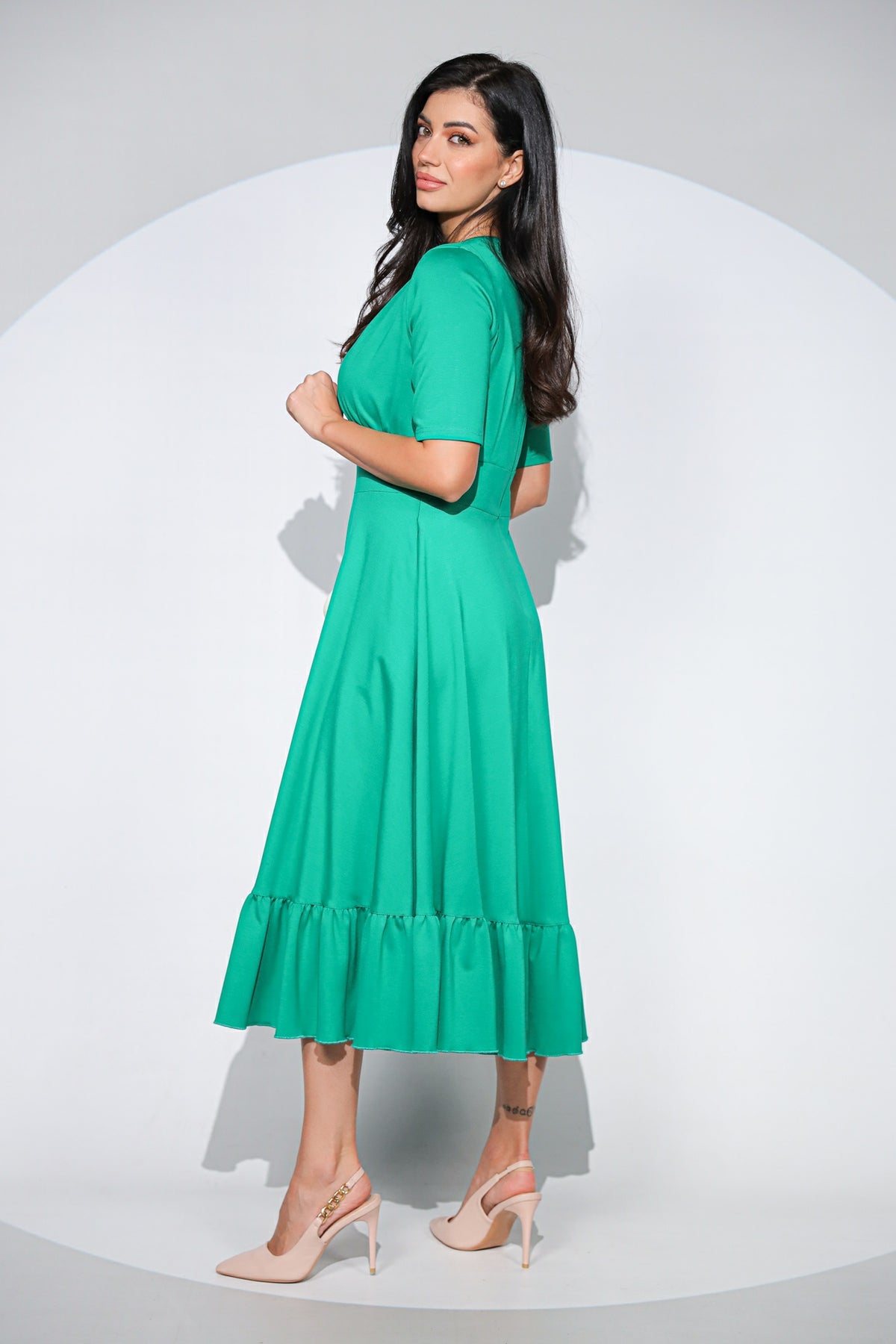 Rochia Althea verde din jerseu de bumbac, croi feminin cu volan si buzunare