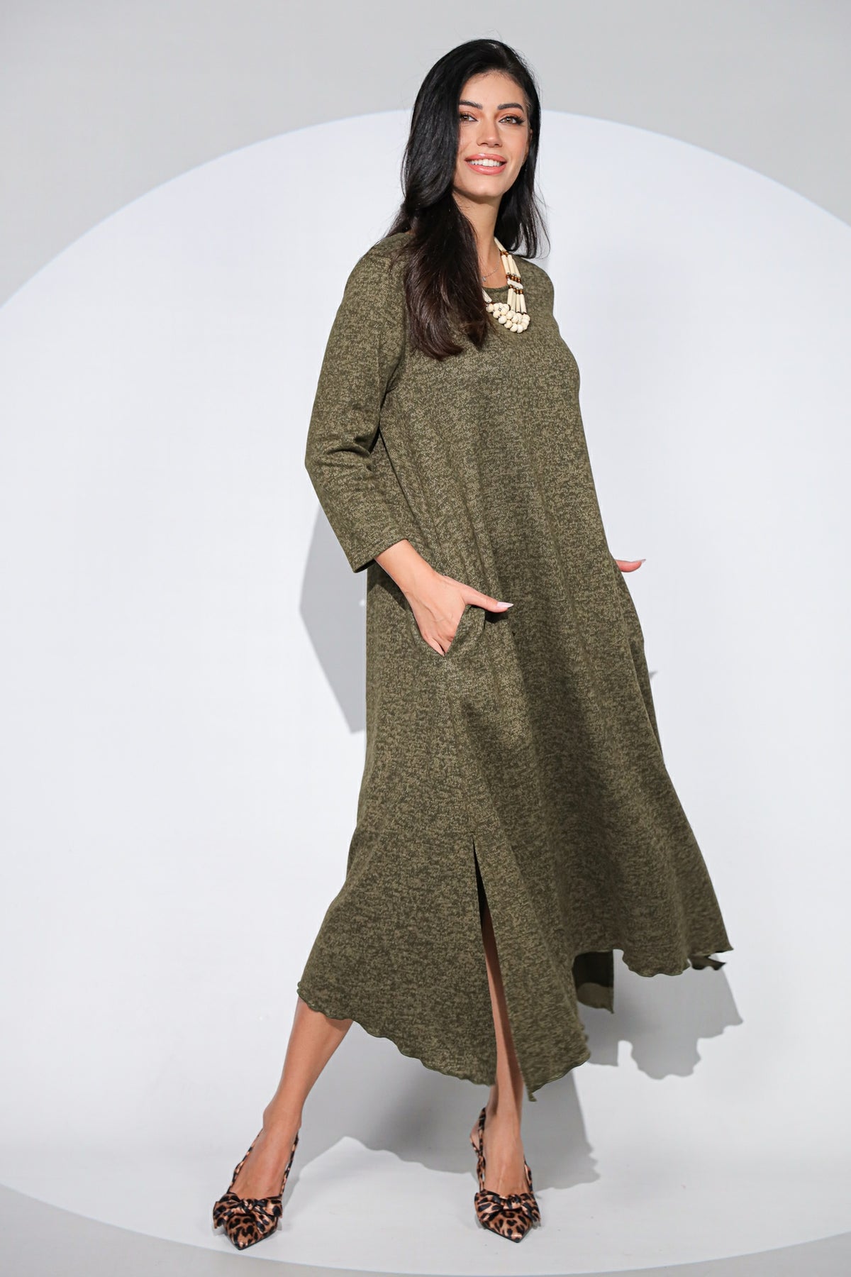 Rochia Venice kaki din jerseu cu lana, croi lejer si asimetric