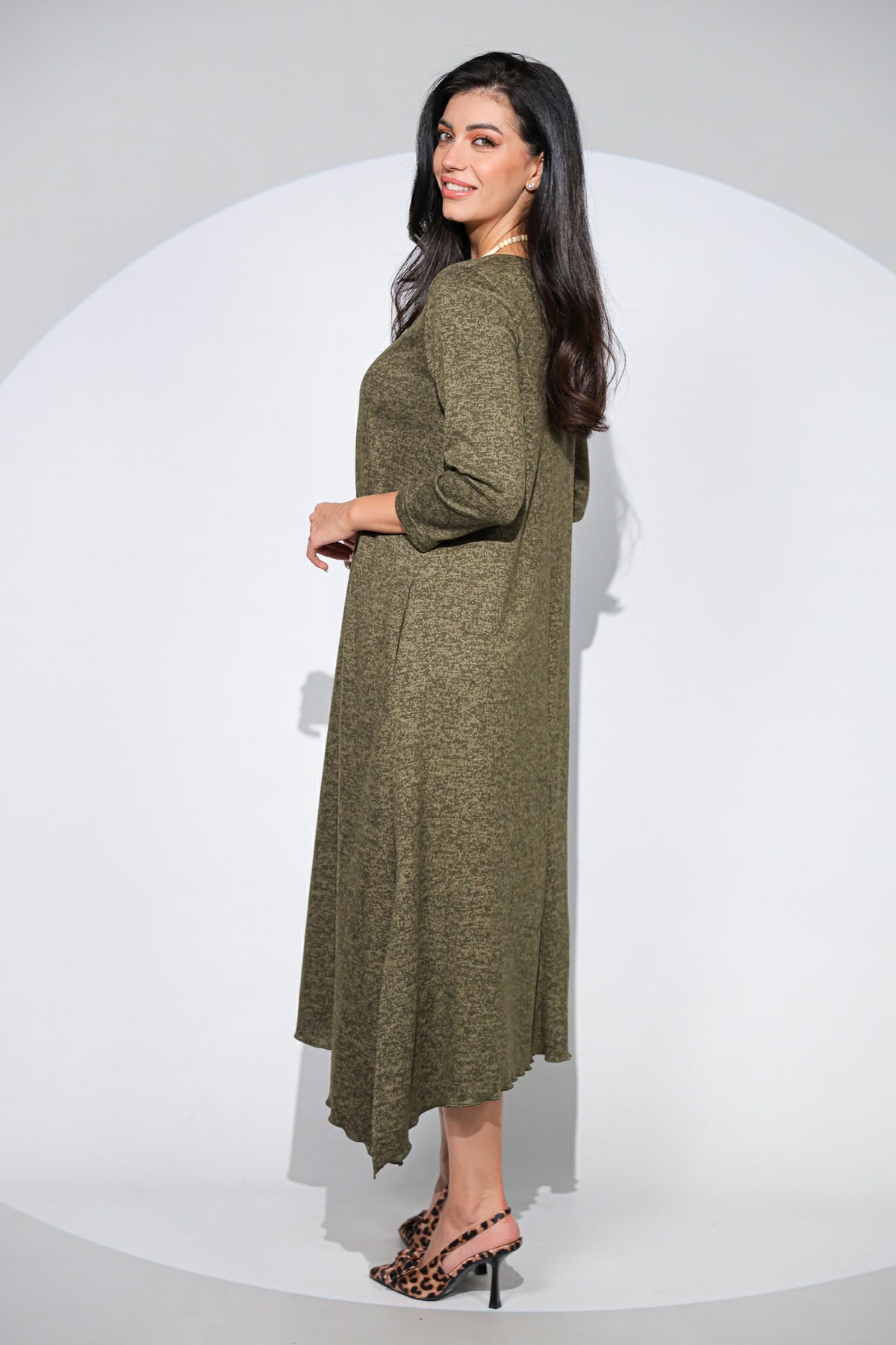 Rochia Venice kaki din jerseu cu lana, croi lejer si asimetric