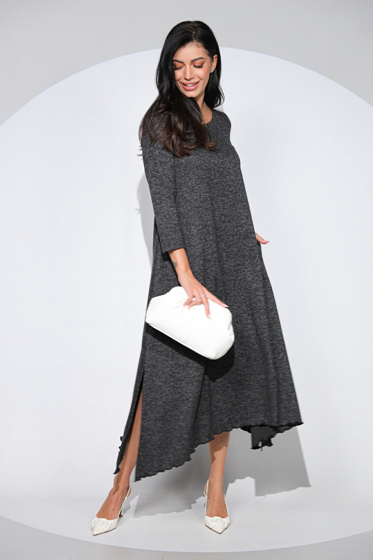 Rochia Venice neagra din jerseu cu lana, croi lejer si asimetric