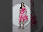 Rochia Joy din viscoza fucsia, cu imprimeu floral si umeri goi