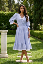 Rochie Viva Romantic Blue din bumbac, cu guler din dantela alba, talie tip corset, volan si buzunare | Monielle